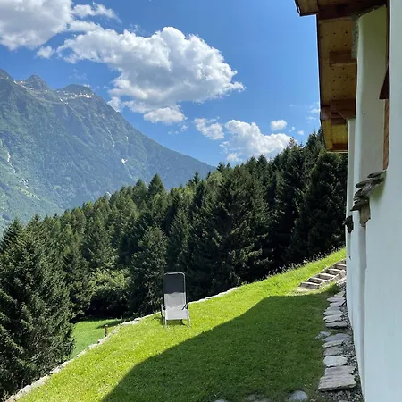 Maiensaess, Berghuette Pundelon - Autark, Voll Ausgestattet, Ressourcen Begrenzt בקתה *