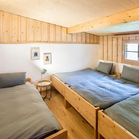 Maiensaess, Berghuette Pundelon - Autark, Voll Ausgestattet, Ressourcen Begrenzt