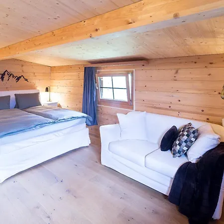 Maiensaess, Berghuette Pundelon - Autark, Voll Ausgestattet, Ressourcen Begrenzt Mesocco