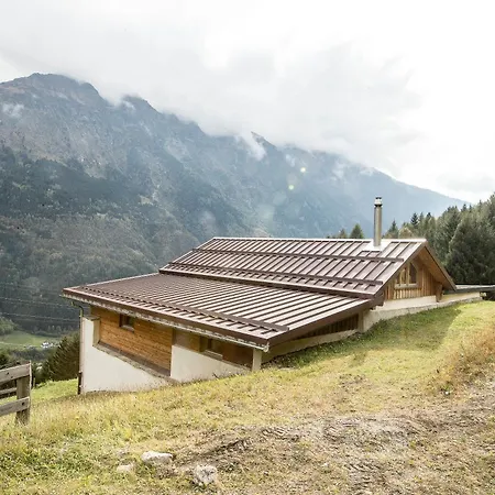 Maiensaess, Berghuette Pundelon - Autark, Voll Ausgestattet, Ressourcen Begrenzt