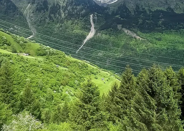 Maiensaess, Berghuette Pundelon - Autark, Voll Ausgestattet, Ressourcen Begrenzt