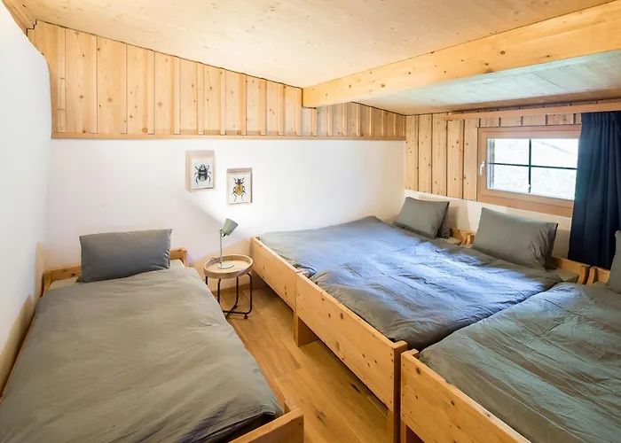 Maiensaess, Berghuette Pundelon - Autark, Voll Ausgestattet, Ressourcen Begrenzt