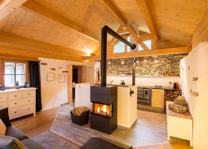 Chalet Maiensäss, Berghütte Pundelon - Autark, Voll Ausgestattet, Ressourcen Begrenzt