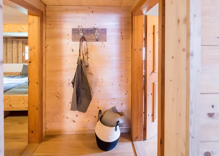 Chalet Maiensäss, Berghütte Pundelon - Autark, Voll Ausgestattet, Ressourcen Begrenzt *