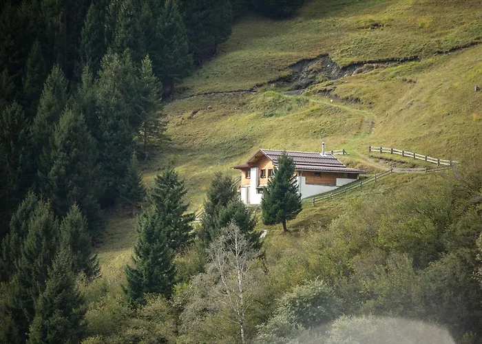 Chalet Maiensäss, Berghütte Pundelon - Autark, Voll Ausgestattet, Ressourcen Begrenzt *