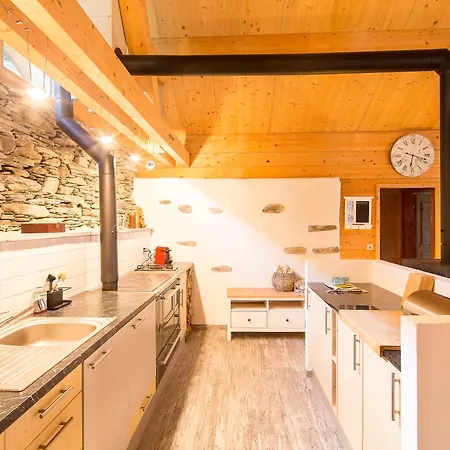 木屋 Maiensaess, Berghuette Pundelon - Autark, Voll Ausgestattet, Ressourcen Begrenzt