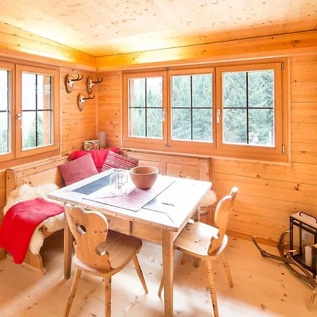 Maiensaess, Berghuette Pundelon - Autark, Voll Ausgestattet, Ressourcen Begrenzt 木屋 *